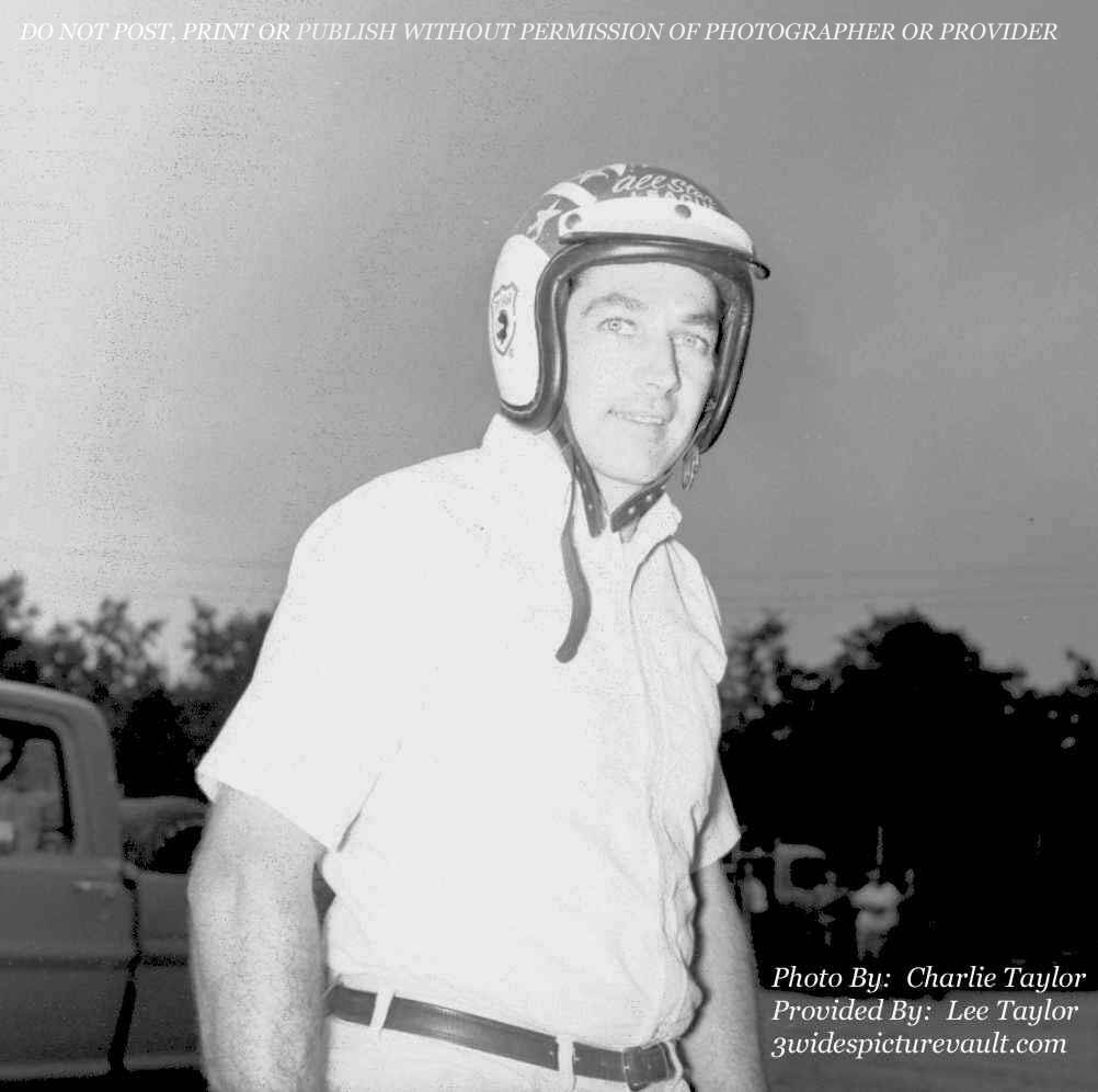 12.29.03_BOB_ROS_WAL_0060_1.jpg (65923 bytes)