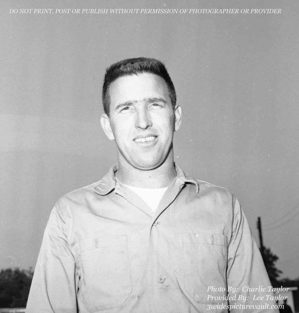 12.29.03_GIL_HEA_WAL_0060_1.jpg (63623 bytes)