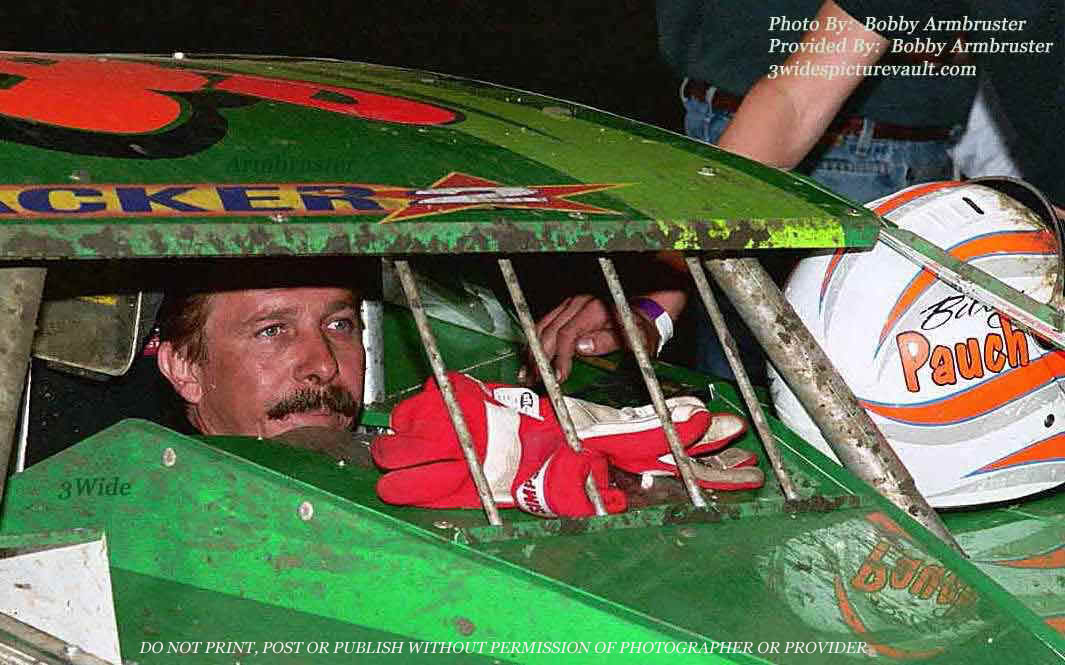 a09.08.04_PAU_EXT_NES_2004_1.jpg (86392 bytes)