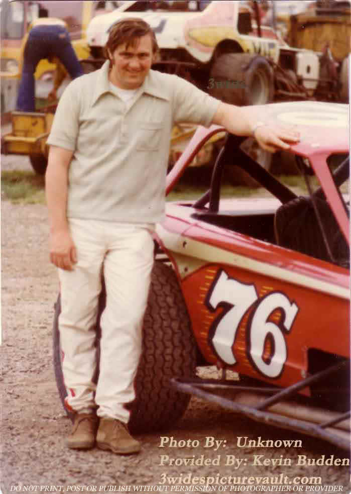 a10.10.04_076_CHA_UNK_0070_1.jpg (61434 bytes)