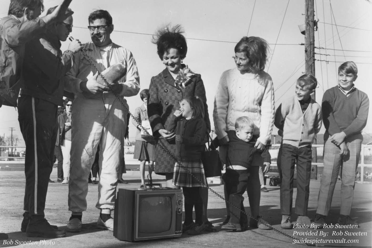 b12.31.05_TOB_FAM_REA_0070F_1.jpg (118015 bytes)