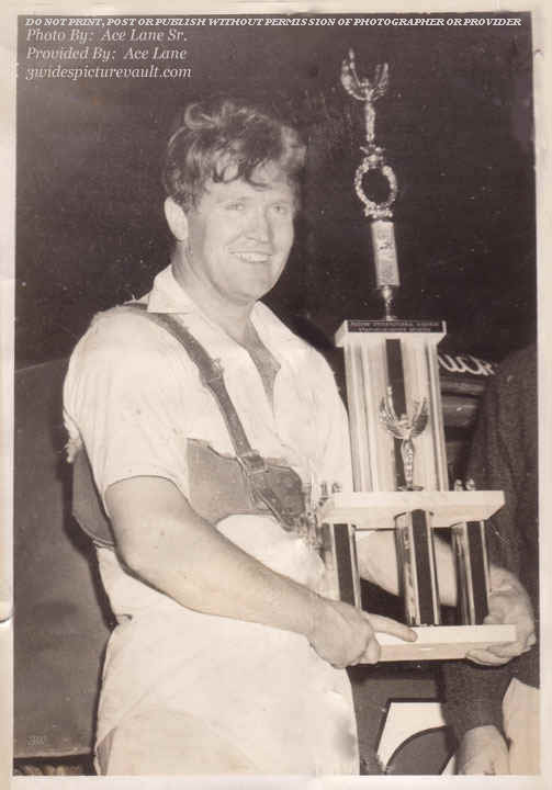 c10.08.06__Z1_HEN_UNK_0060_1.jpg (78710 bytes)