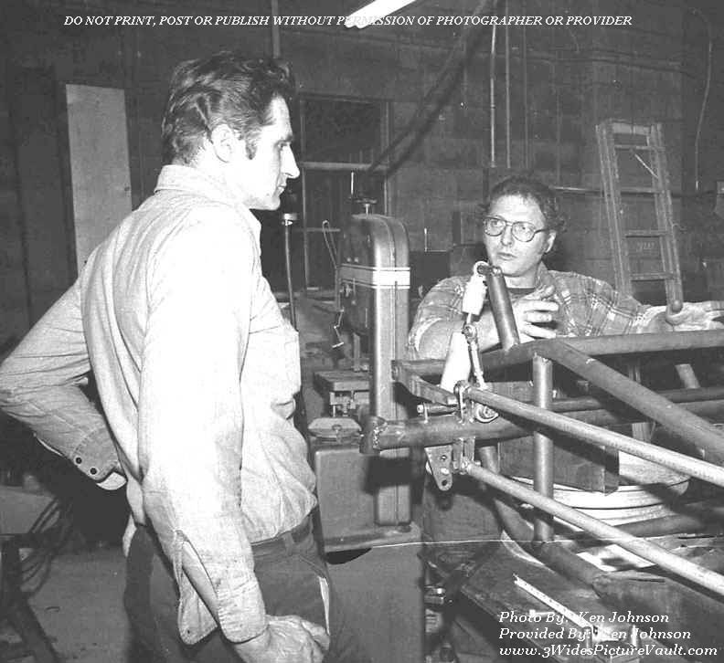 c12.18.06_KEN_WEL_LOG_0076_1.jpg (135608 bytes)