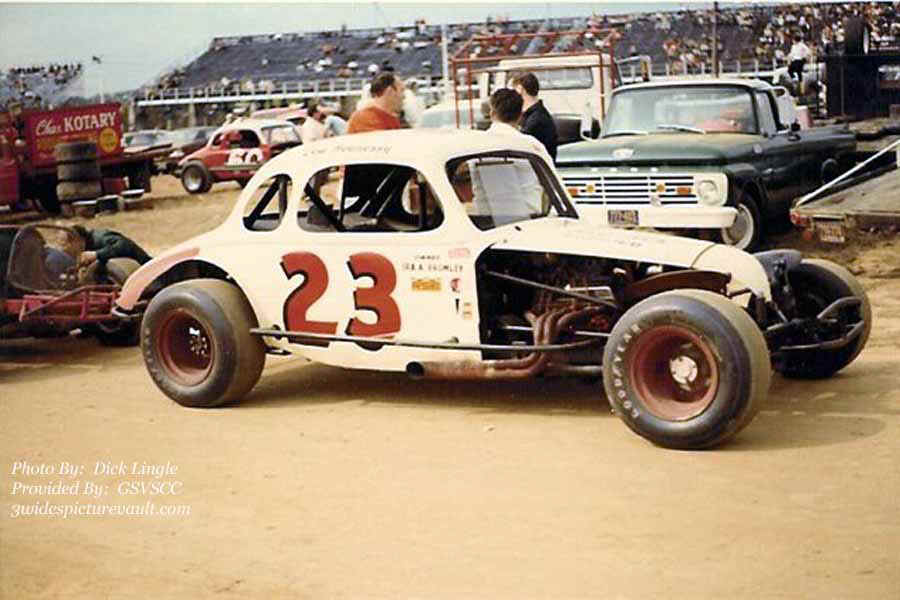 a01.25.04_023_HEN_LAN_0068G_1.jpg (60659 bytes)