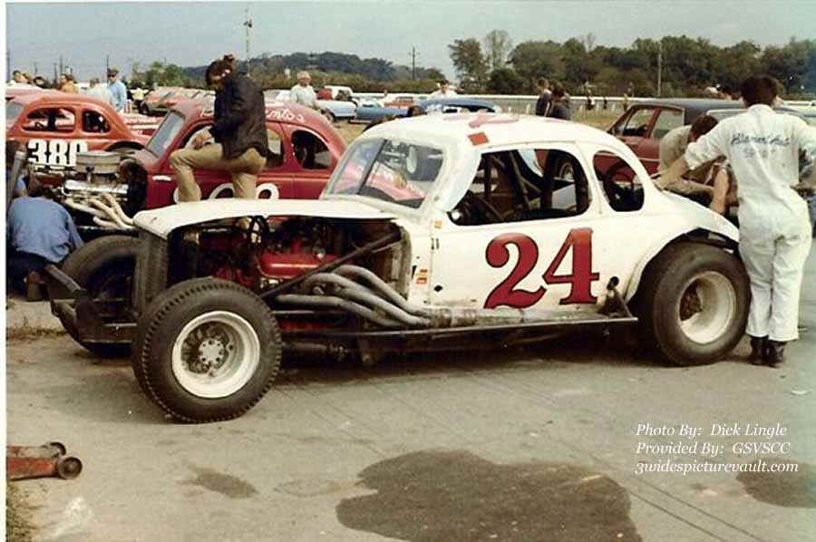 a01.25.04_024_UNK_LAN_0068G_1.jpg (62432 bytes)