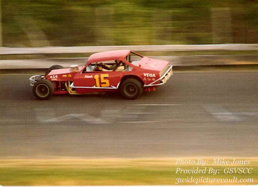 a06.01.04_015_DUD_WAL_0070G_1.jpg (49911 bytes)