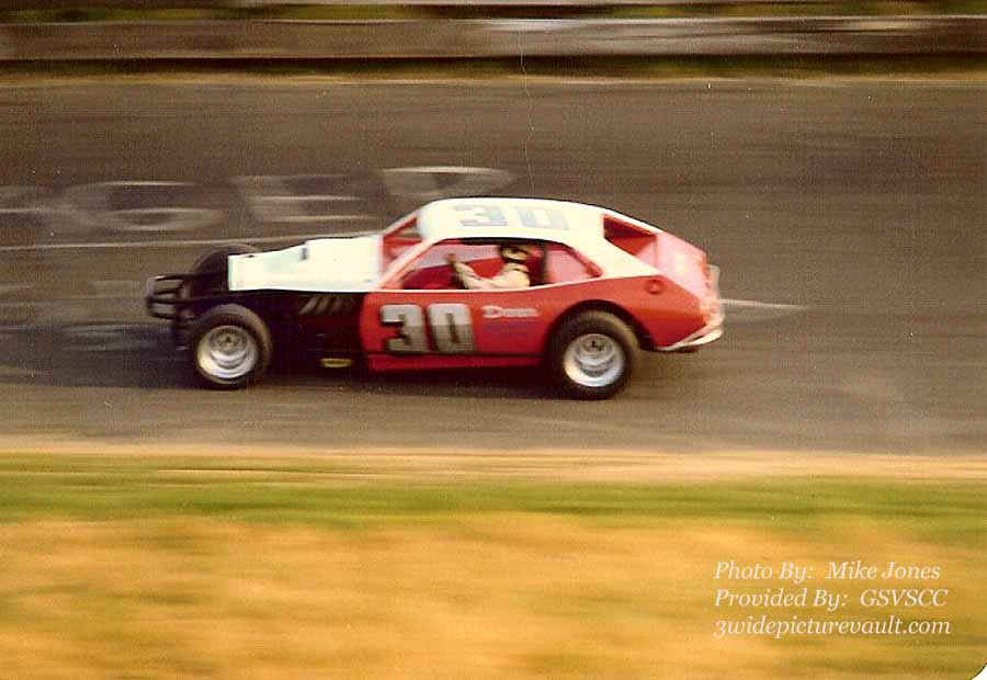 a06.01.04_030_REU_WAL_0070G_1.jpg (54372 bytes)