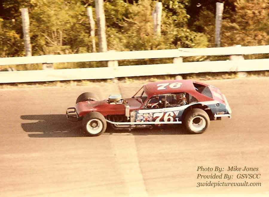 a06.01.04_076_BLE_WAL_0070G_1.jpg (58269 bytes)