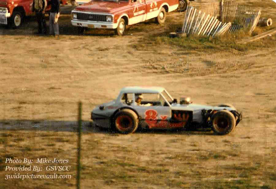 a06.01.04_08X_UNK_WAL_0070G_1.jpg (57741 bytes)