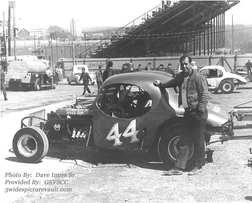 a12.24.04_044_CAR_NAZ_0060G_1.jpg (72366 bytes)