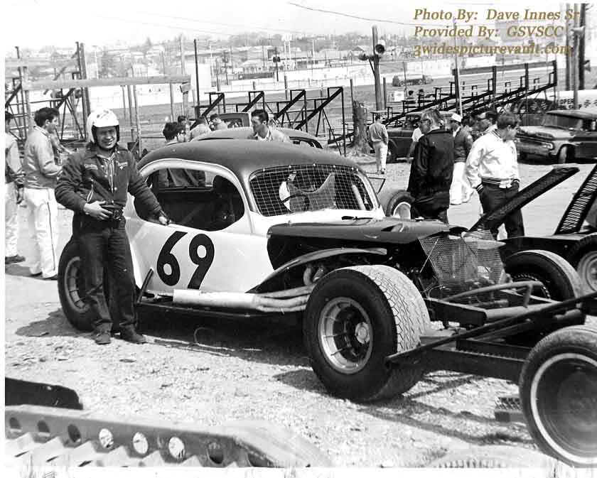 a12.24.04_069_UNK_NAZ_0060G_1.jpg (87941 bytes)