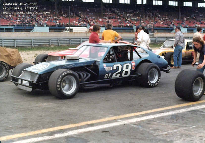 d05.22.07__28_HOL_TRN_0076G_1.jpg (146429 bytes)