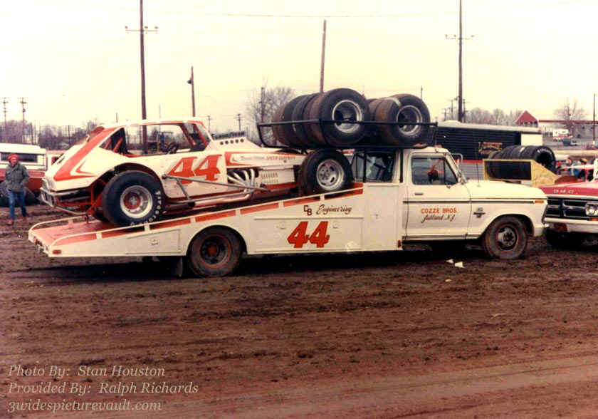 C01.22.06_044_COZ_FLM_0070H_1.jpg (103228 bytes)