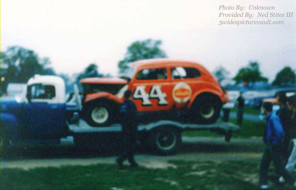 b06.14.05_044_TAS_FLM_0062H_1.jpg (49458 bytes)