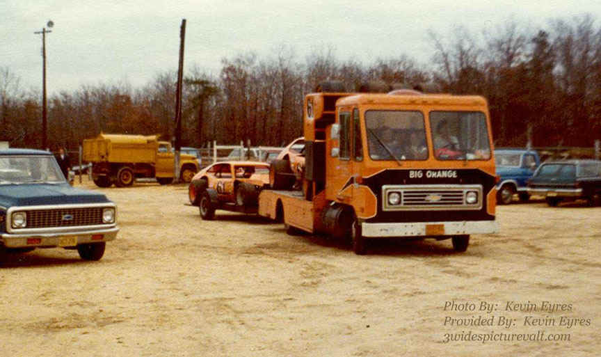 c11.08_06_061_EVA_WAL_0077H_1.jpg (132804 bytes)