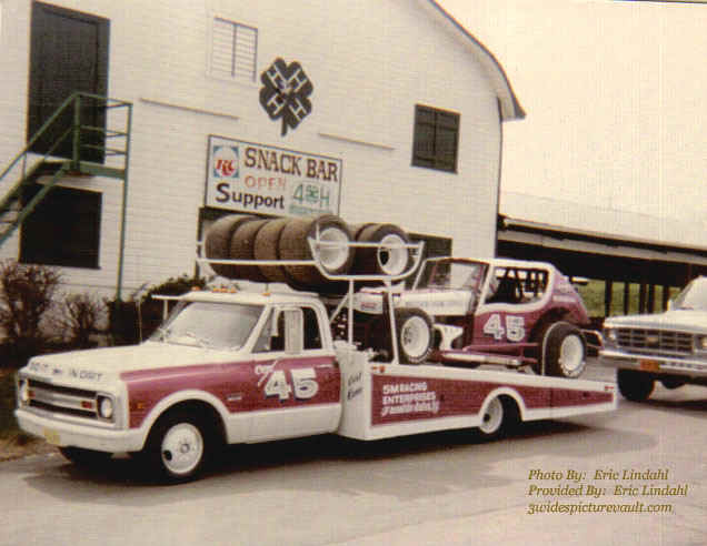 d02.24.07_045_HOE_MID_0077_1.jpg (96564 bytes)