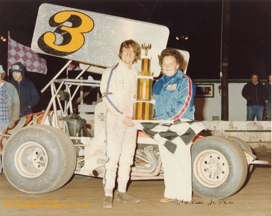 04.26.03_003_UNK_FLM_0080_1.jpg (72467 bytes)