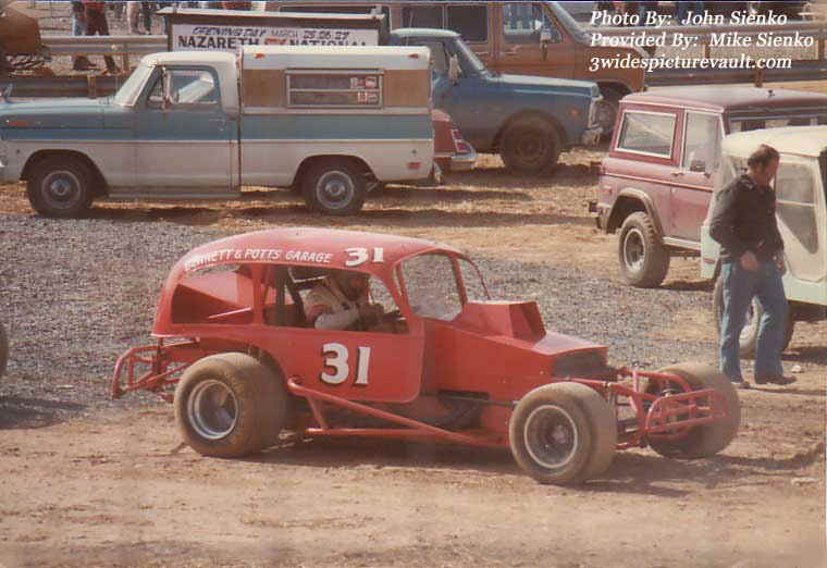 b01.24.05_031_UNK_NAZ_0083_1.jpg (52020 bytes)