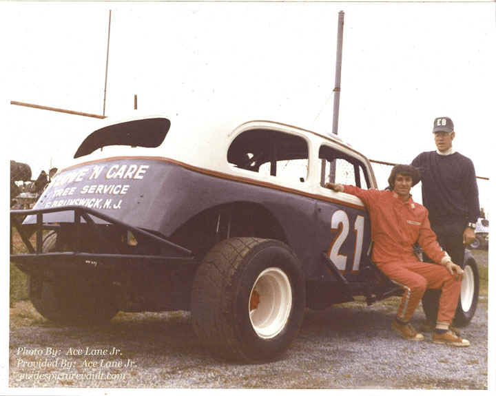 c06.25.06_021_UNK_FLM_0070_1.jpg (90965 bytes)