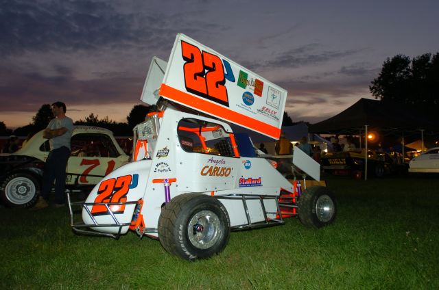 DSC_0041[1].jpg (58888 bytes)