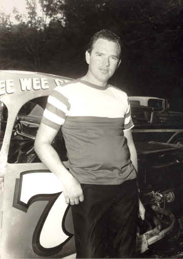 PEEWEE_b_W.jpg (77647 bytes)