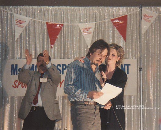 06.13.03_PAU_SNG_MOT_0087_1.jpg (57853 bytes)