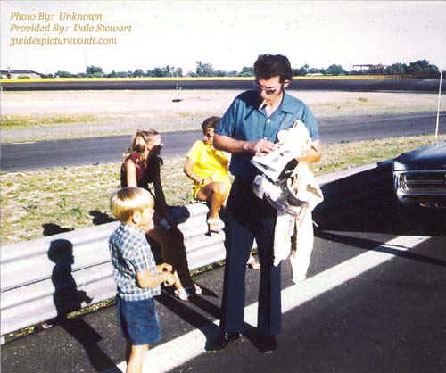 a.03.19.04_043_PET_TRN_0070_1.jpg (28895 bytes)