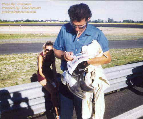 a.03.19.04_043_PET_TRN_0070_2.jpg (27543 bytes)