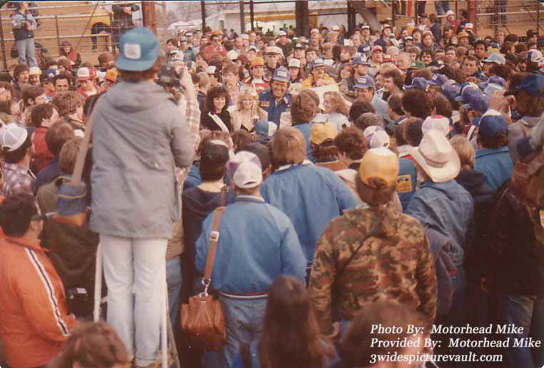 a09.01.04_BRI_VLN_NAZ_0084M_1.jpg (67482 bytes)