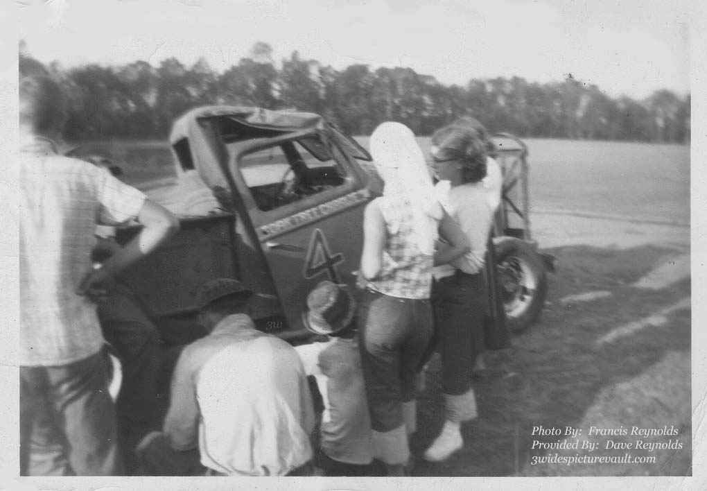 c04.23.06_TRK_FRE_RAC_0040_2.jpg (73679 bytes)