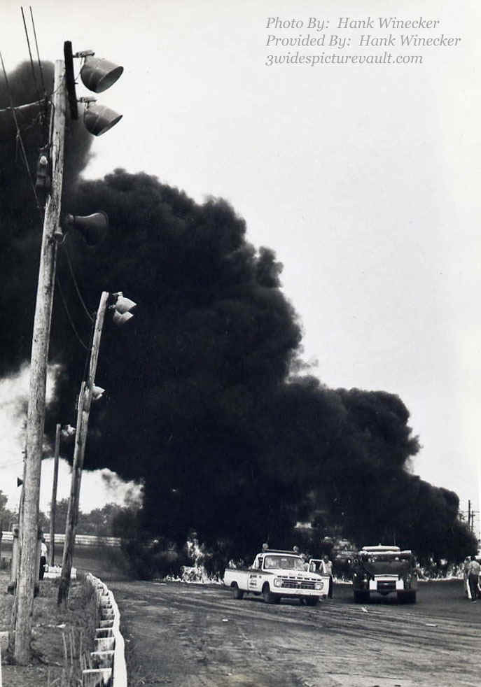 d01.01.06_FUE_SMK_FLM_0070M_1.jpg (118670 bytes)